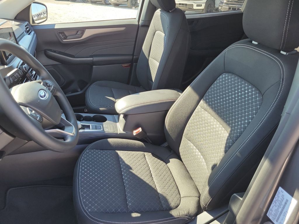 Ford Escape - Thumbnail 18