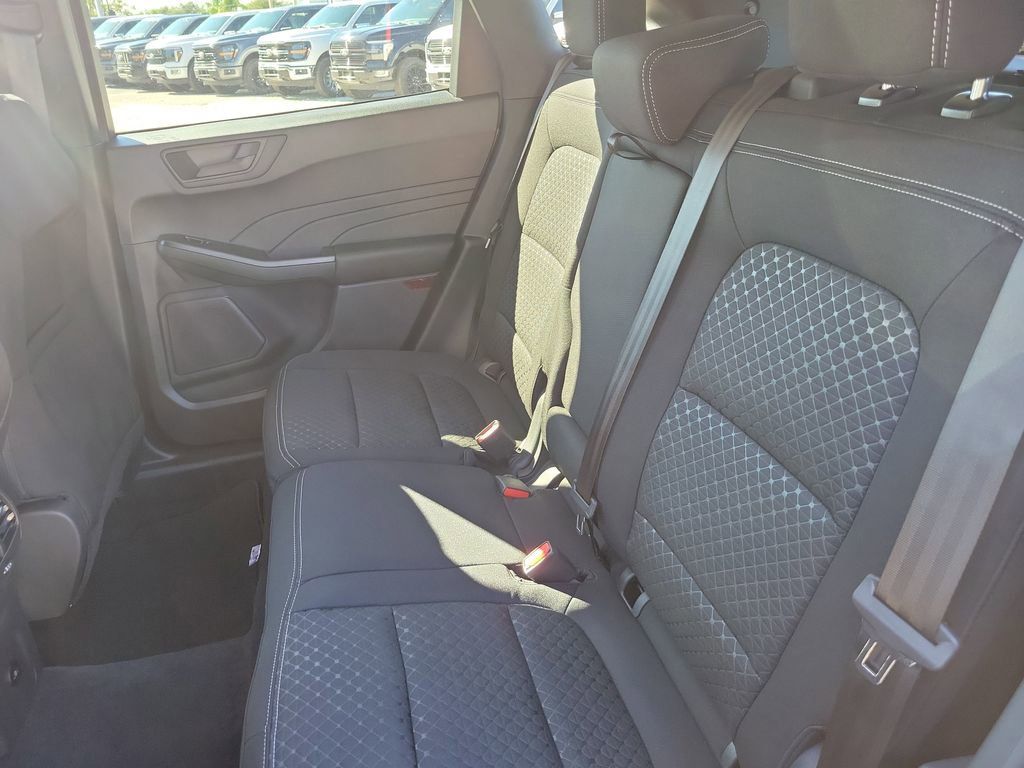 Ford Escape - Thumbnail 10