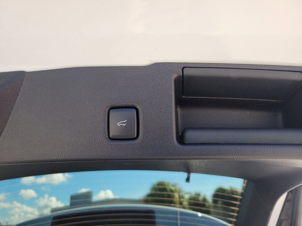 Ford Escape - Thumbnail 10