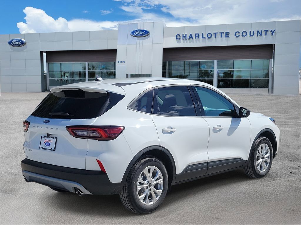 Ford Escape - Thumbnail 4