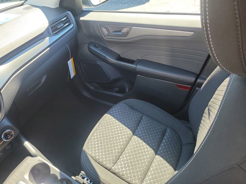 Ford Escape - Thumbnail 14