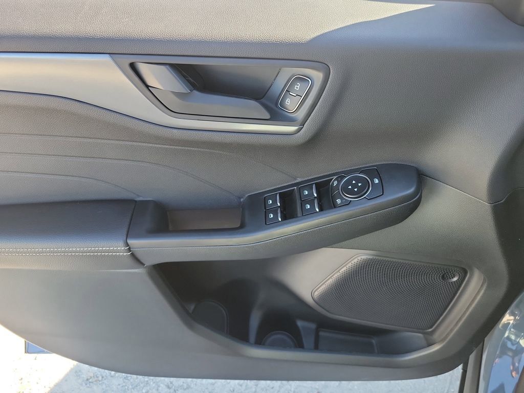 Ford Escape - Thumbnail 20