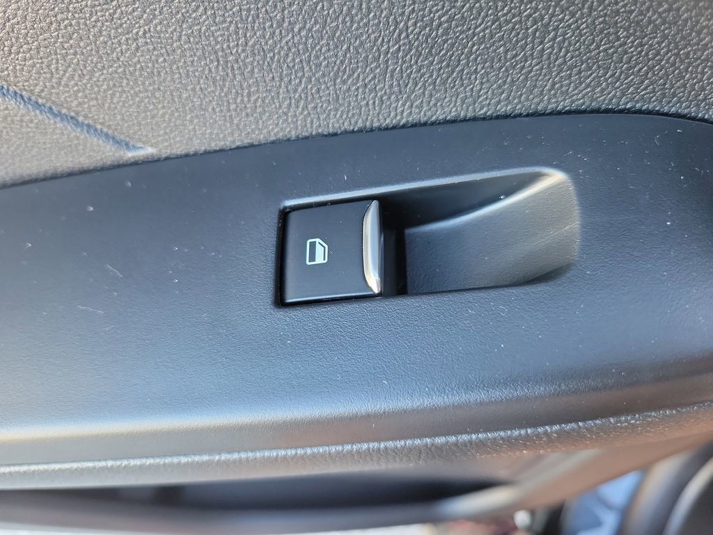 Ford Escape - Thumbnail 13