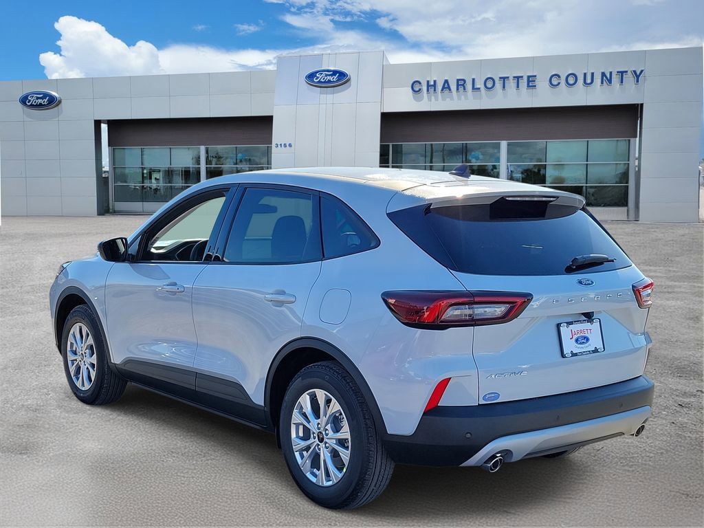 Ford Escape - Thumbnail 3