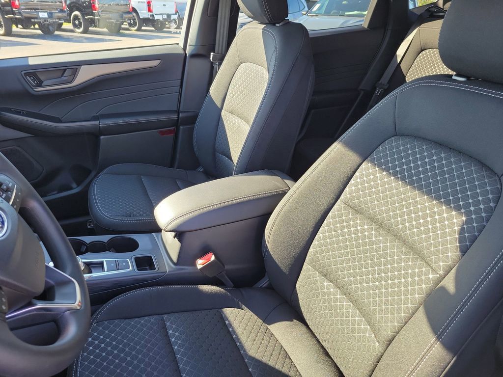 Ford Escape - Thumbnail 19