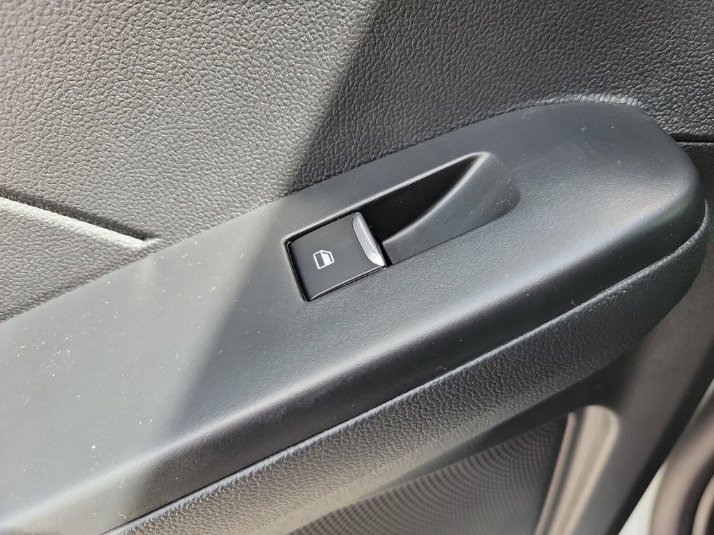 Ford Escape - Thumbnail 18