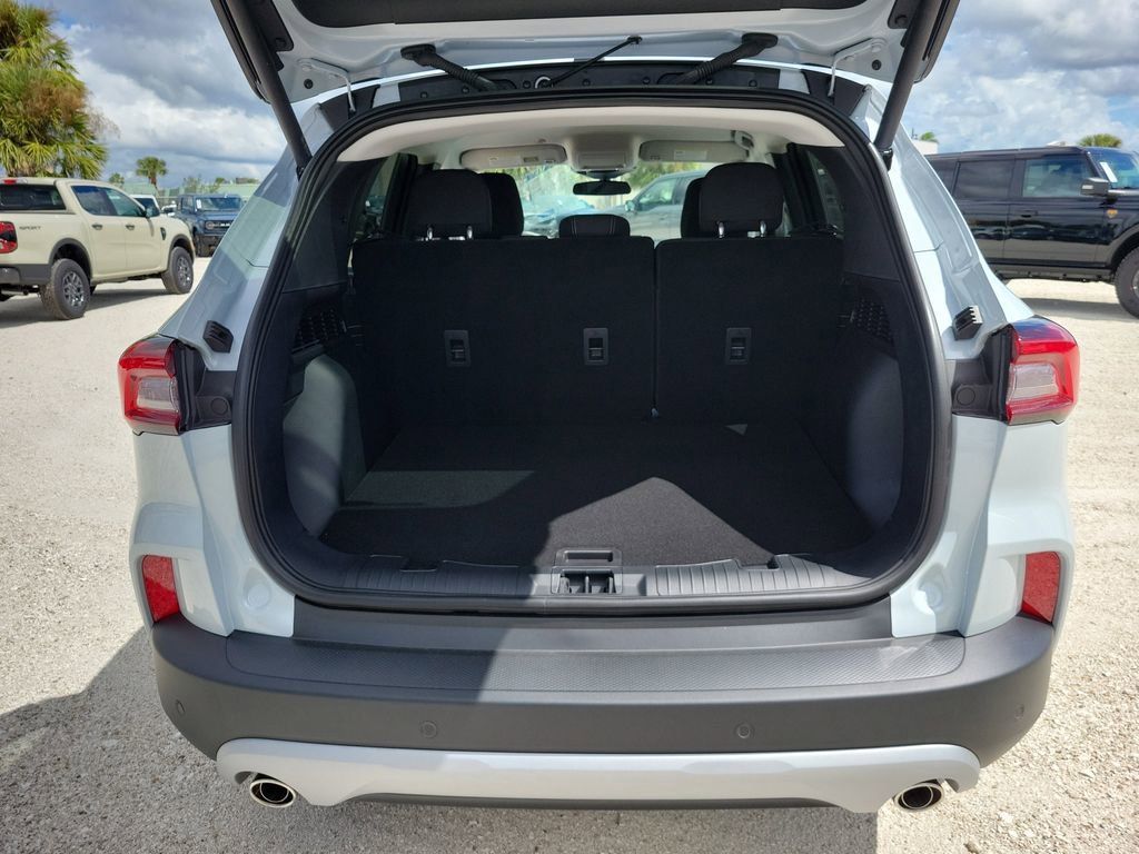 Ford Escape - Thumbnail 9