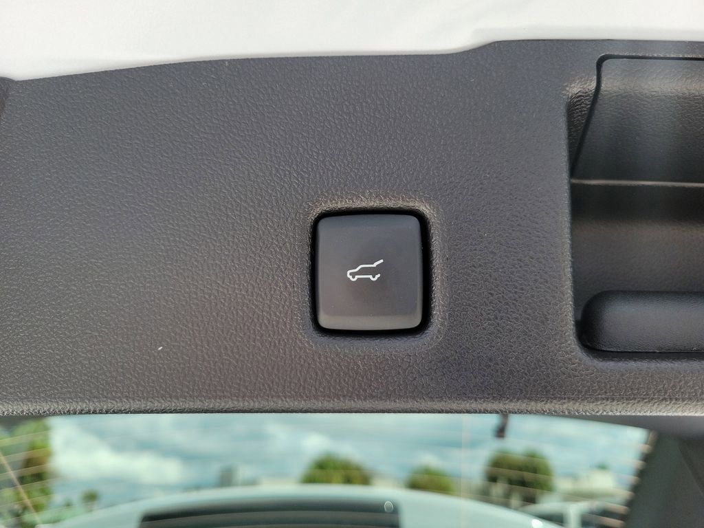 Ford Escape - Thumbnail 10