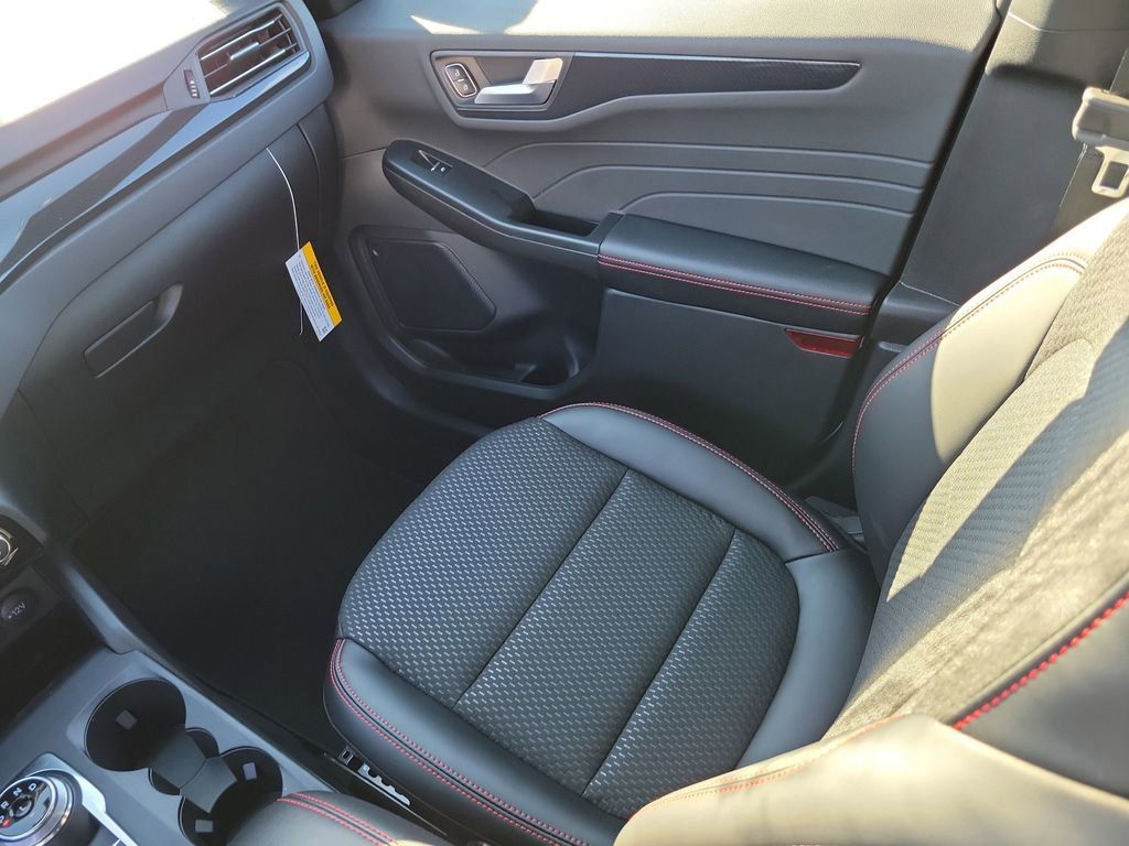 Ford Escape - Thumbnail 15