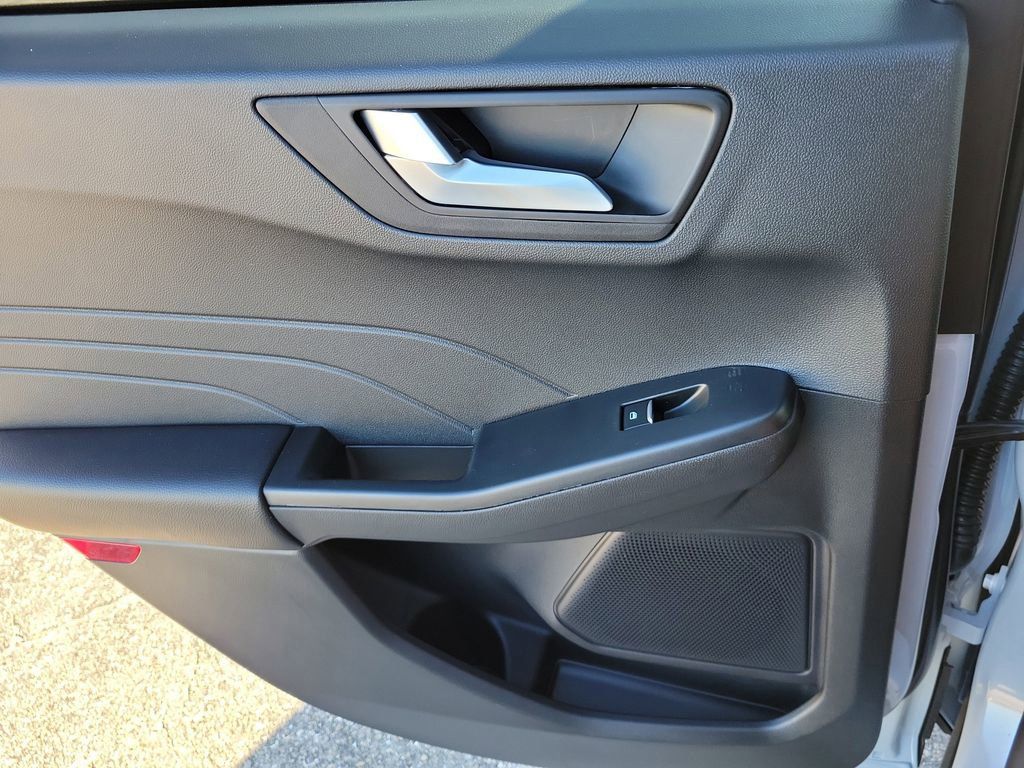 Ford Escape - Thumbnail 17