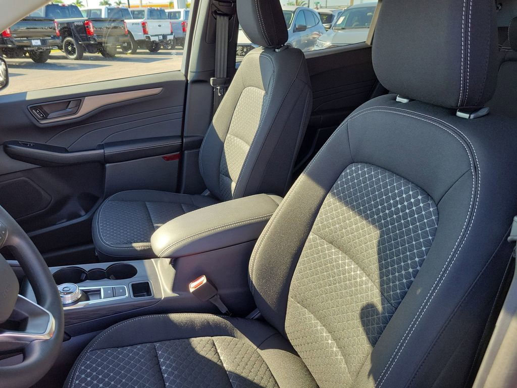 Ford Escape - Thumbnail 19