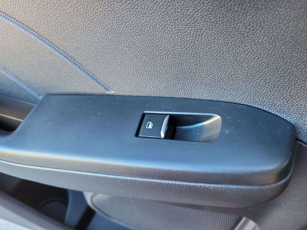 Ford Escape - Thumbnail 18