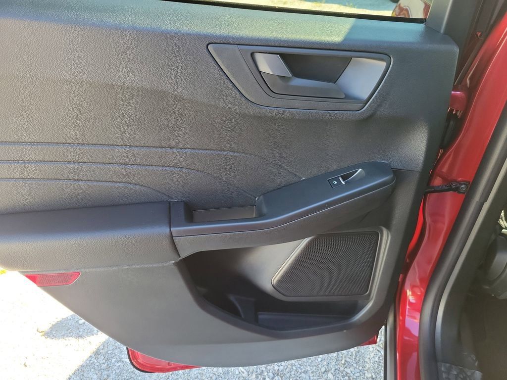 Ford Escape - Thumbnail 17