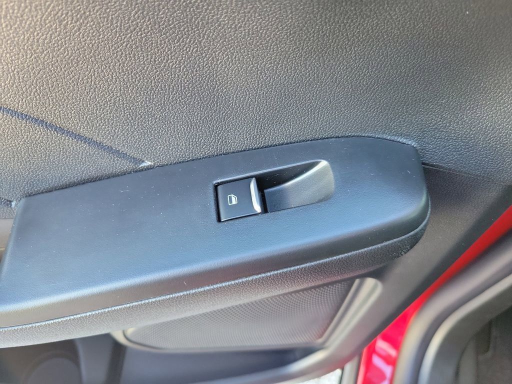 Ford Escape - Thumbnail 18