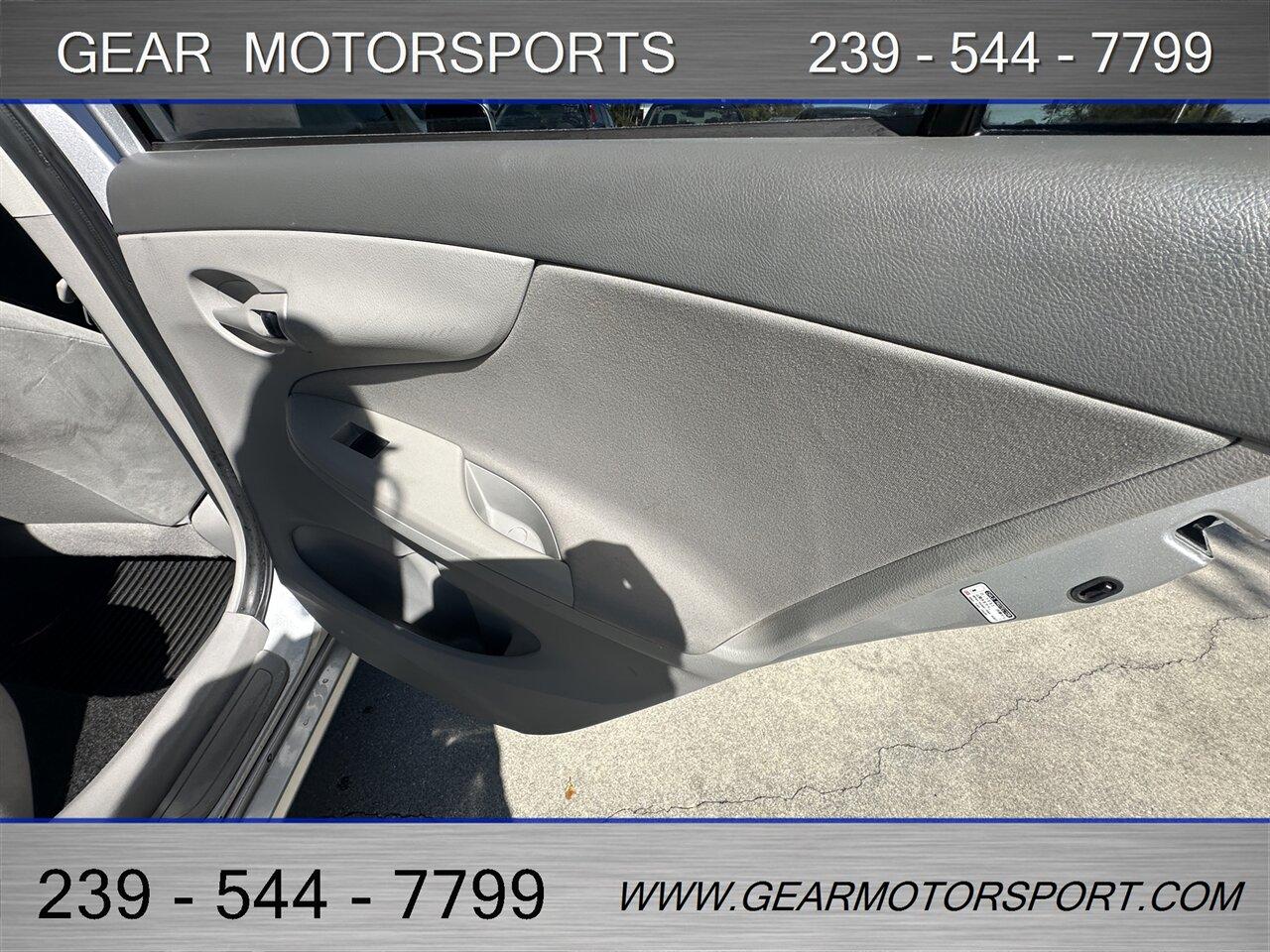 Toyota Corolla Le - Thumbnail 16