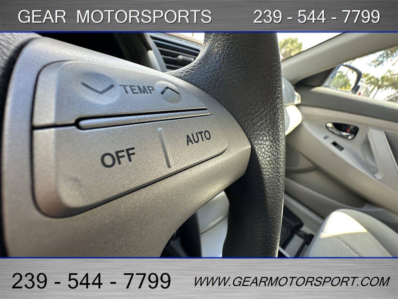 Toyota Camry Hybrid - Thumbnail 20