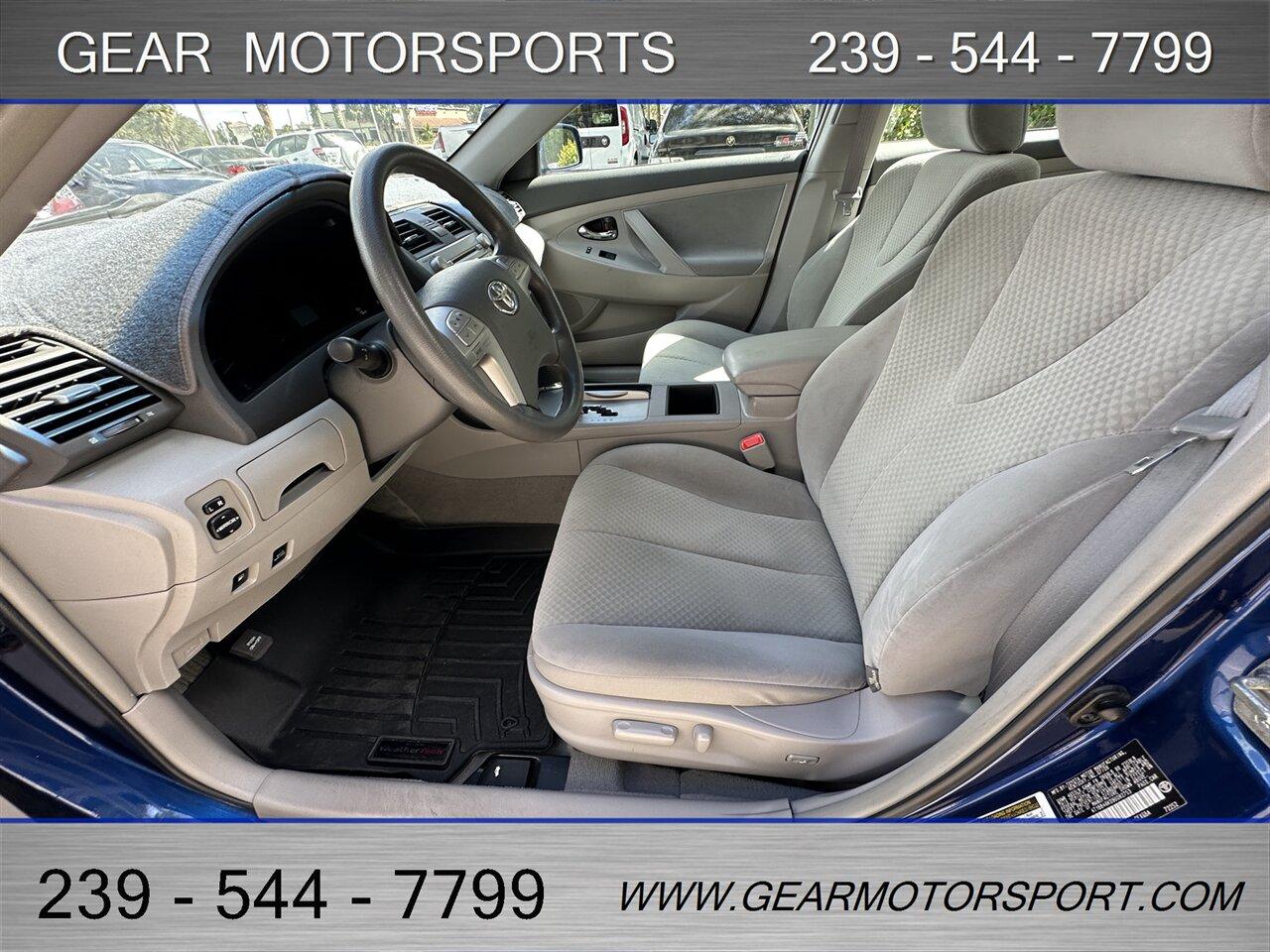 Toyota Camry Hybrid - Thumbnail 10