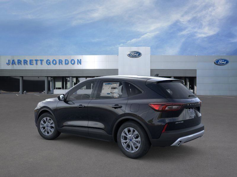 Ford Escape - Thumbnail 4