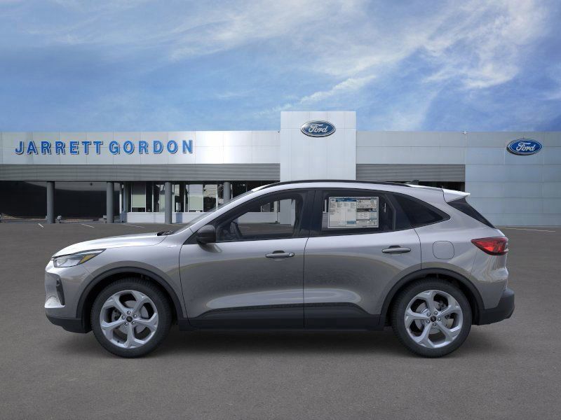 Ford Escape - Thumbnail 3