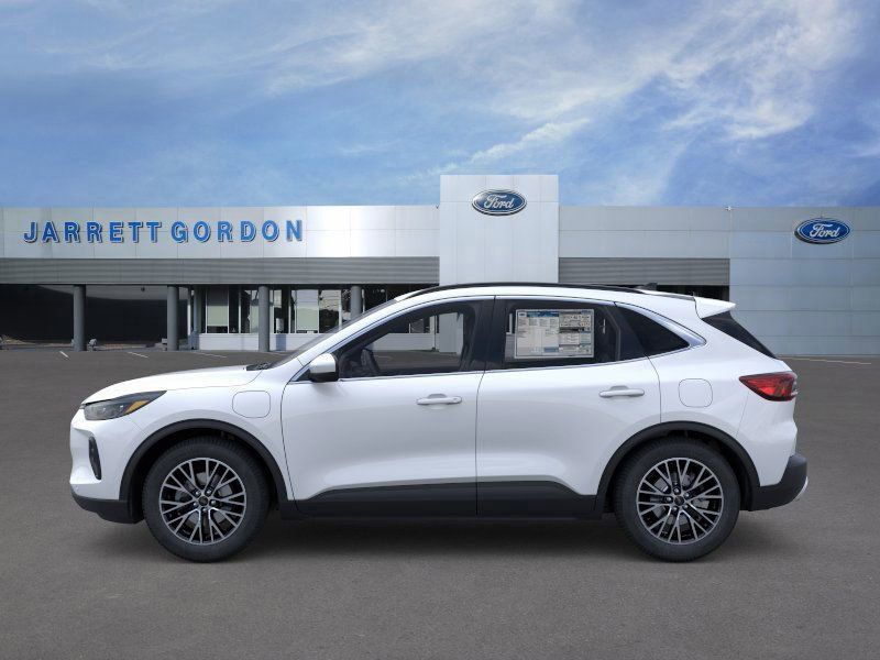 Ford Escape - Thumbnail 3