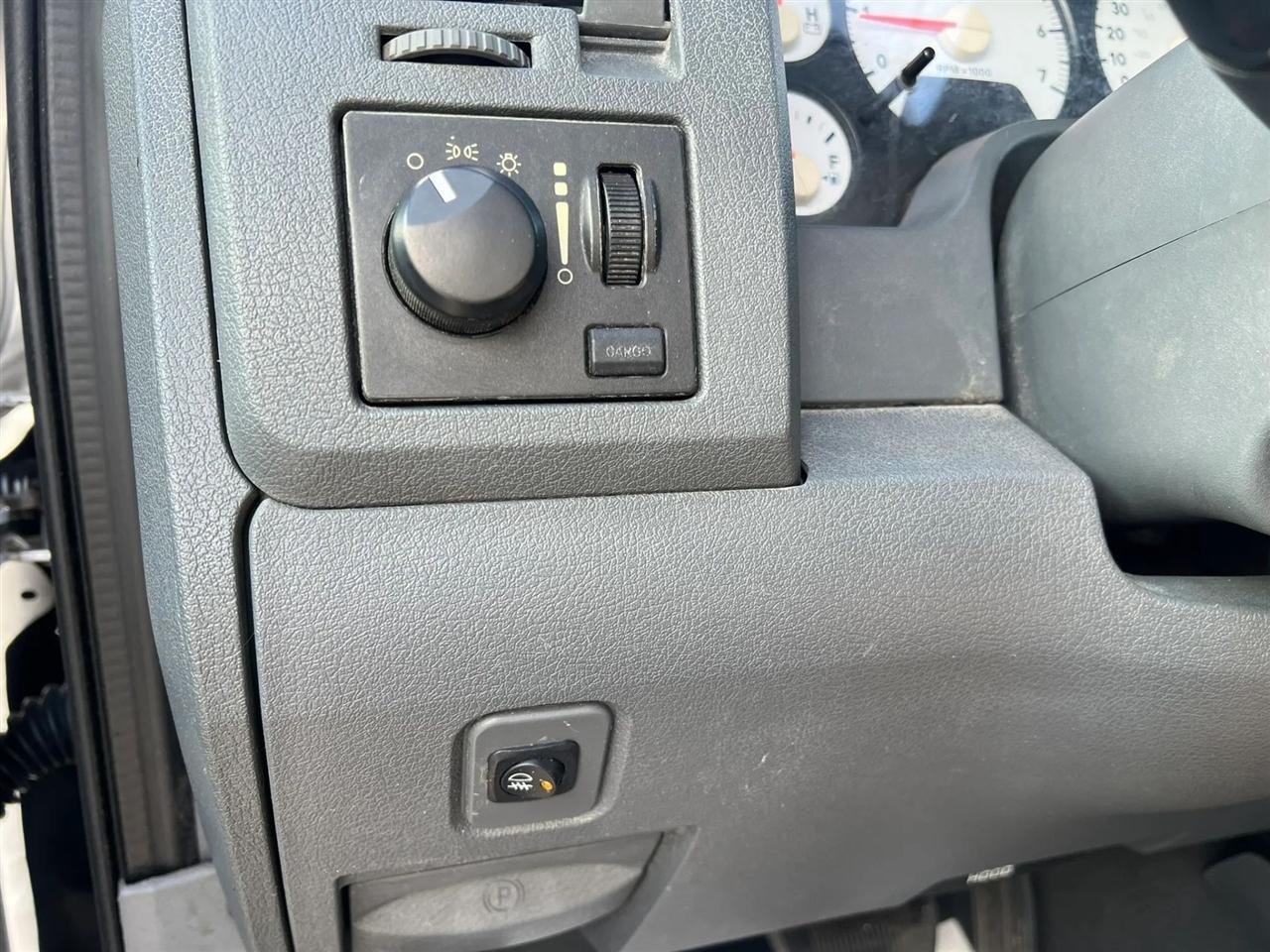 Dodge Ram 1500St Quad Cab 2Wd - Thumbnail 18