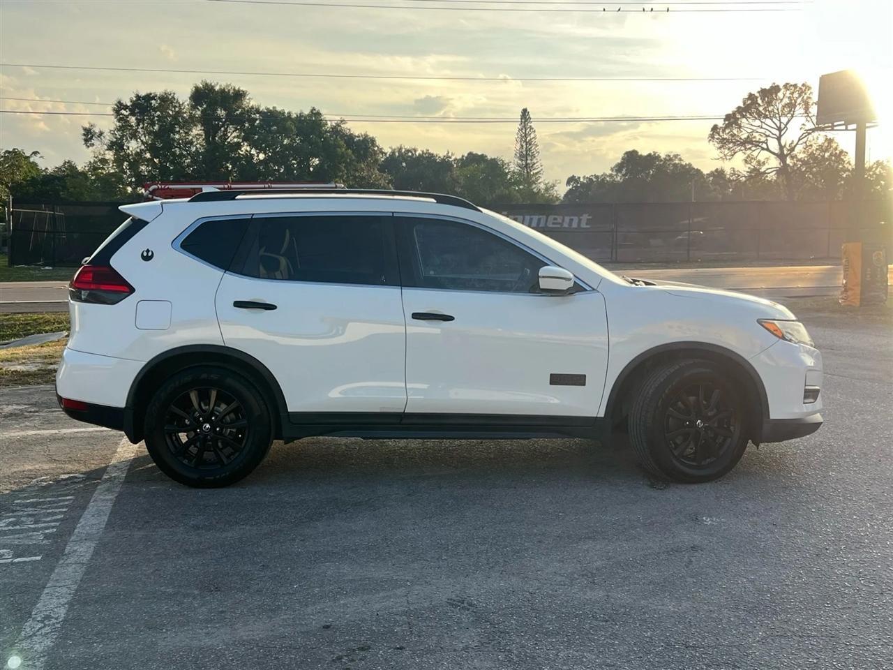 Nissan Roguesv 2Wd - Thumbnail 2