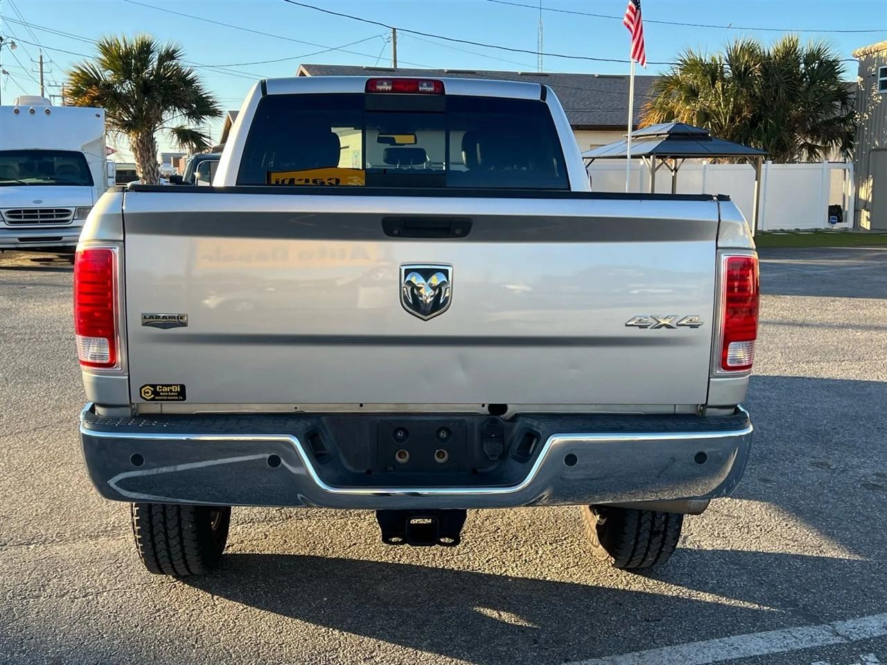 Ram 2500Laramie Crew Cab Swb 4Wd - Thumbnail 4