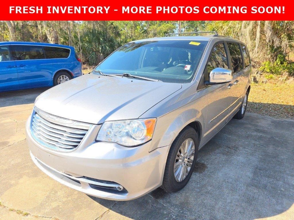 Chrysler Town &amp; Country - View 1