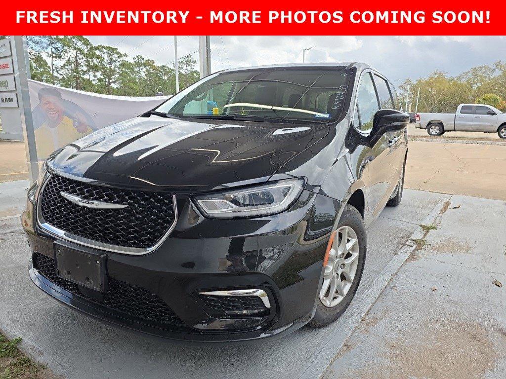 Chrysler Pacifica - View 1