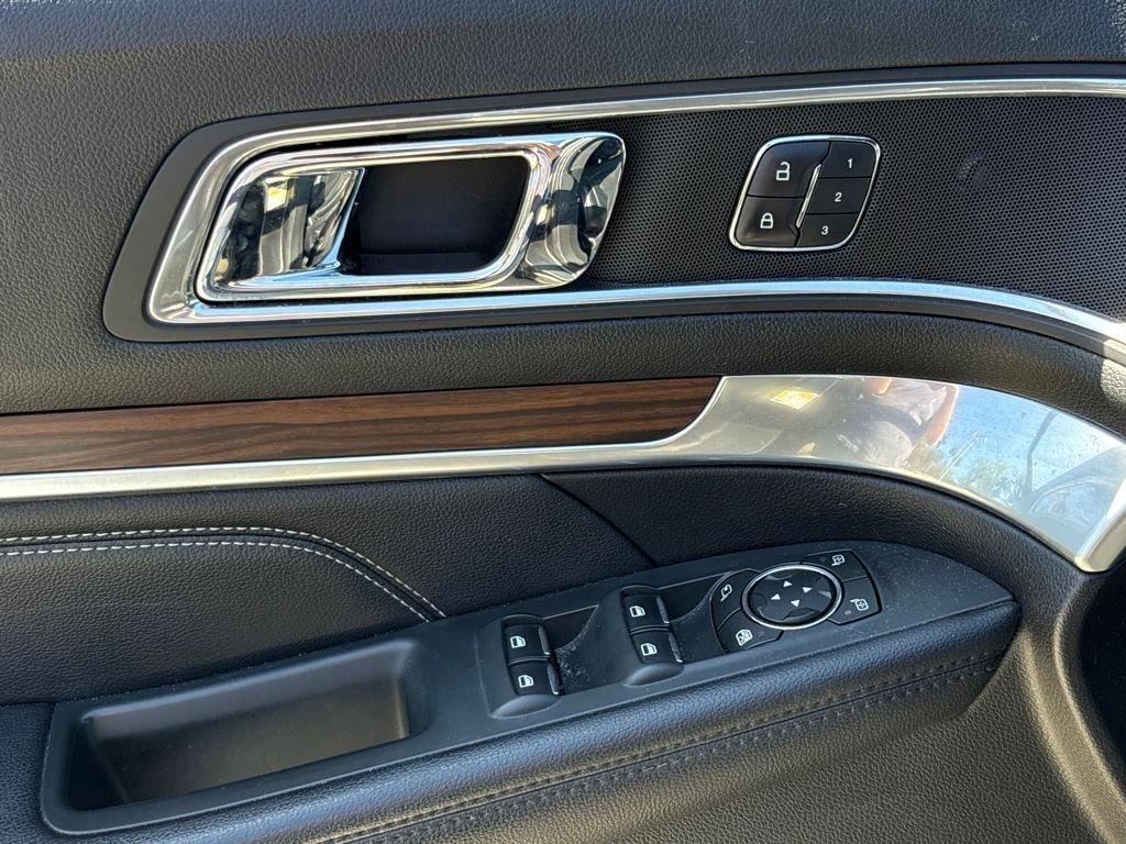 Ford Explorer Limited - Thumbnail 17