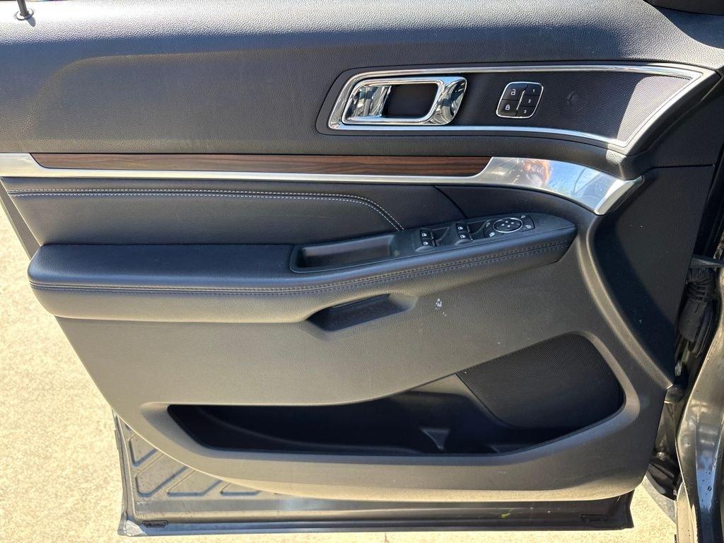 Ford Explorer Limited - Thumbnail 16