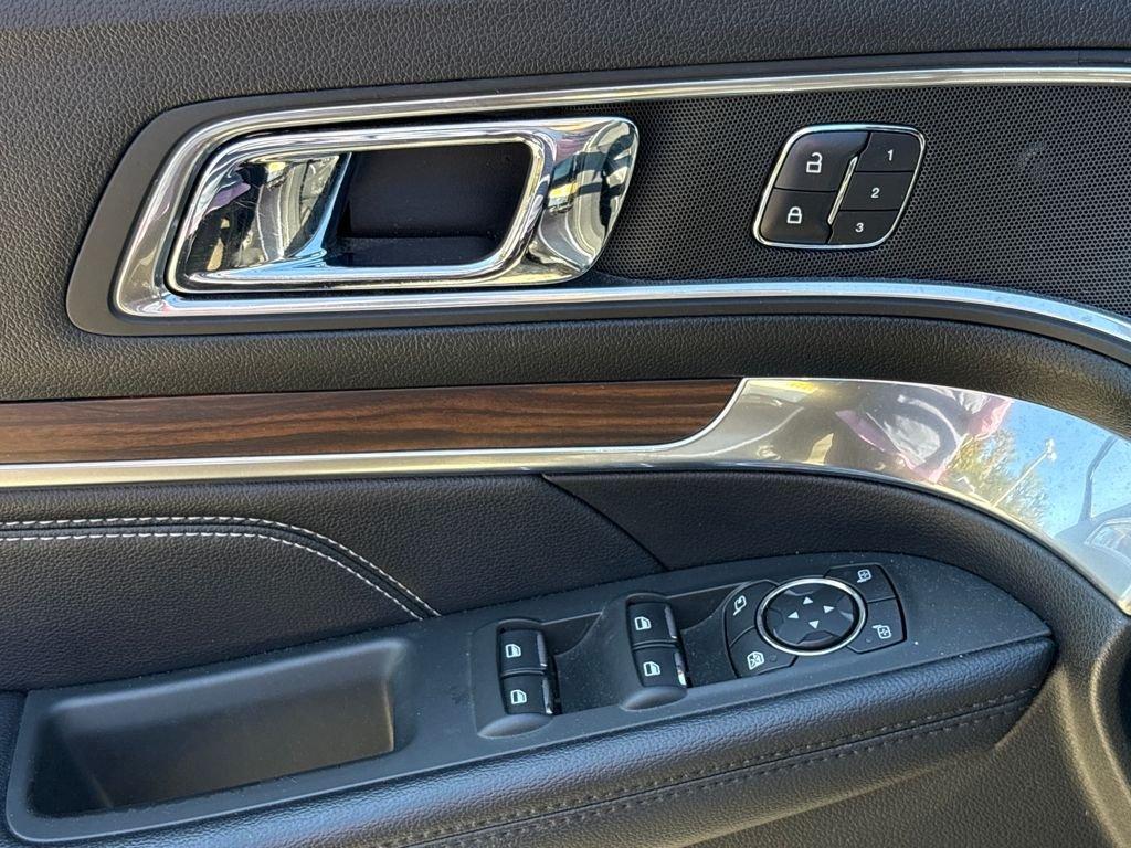 Ford Explorer Limited - Thumbnail 17