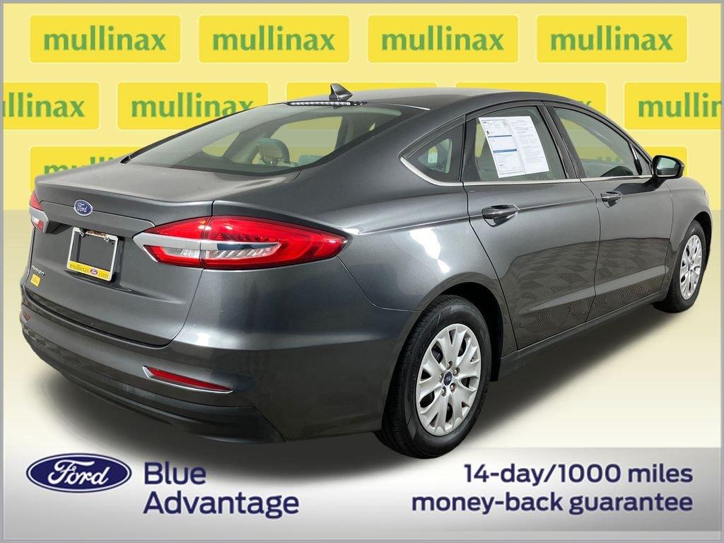 Ford Fusion S - Thumbnail 5