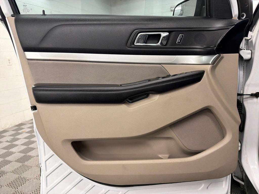 Ford Explorer Base - Thumbnail 17