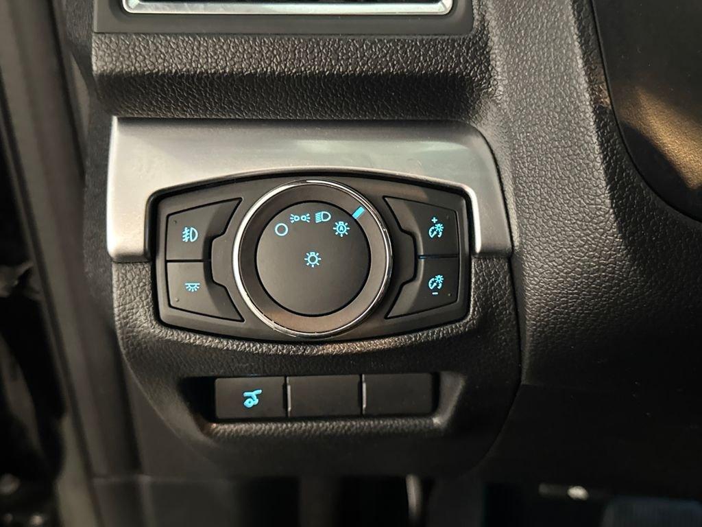 Ford Explorer Limited - Thumbnail 19
