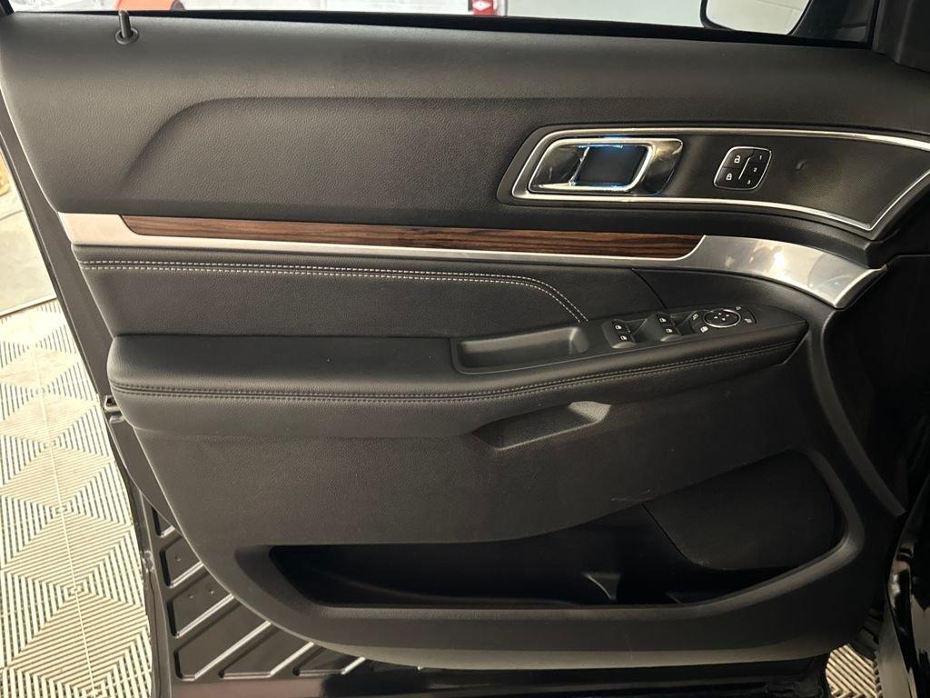 Ford Explorer Limited - Thumbnail 16