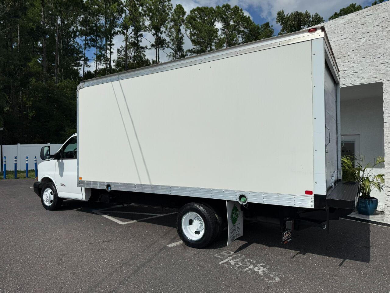 Chevrolet Express Commercial Cutaway - Thumbnail 3