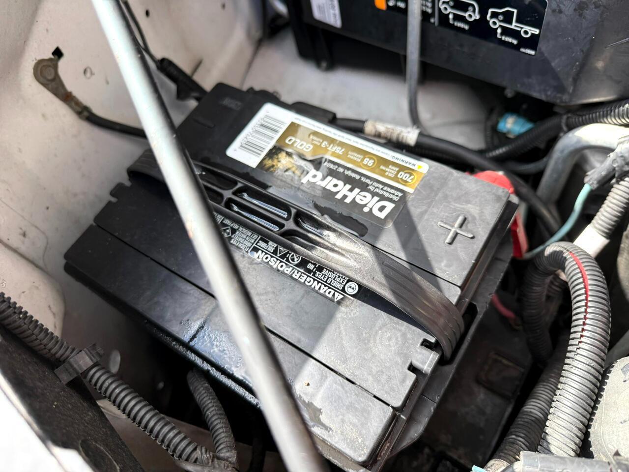 Chevrolet Express Commercial Cutaway - Thumbnail 19