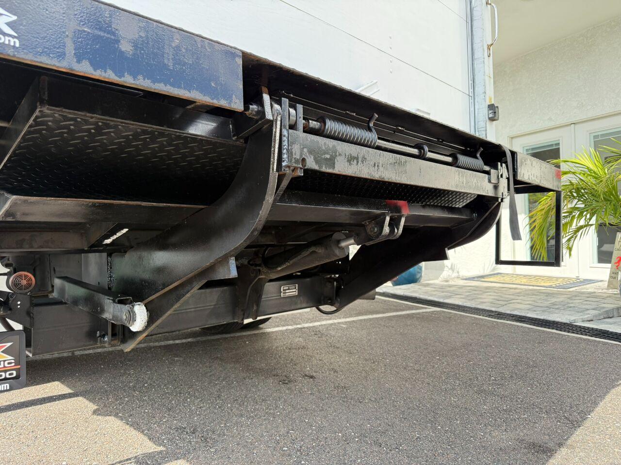 Chevrolet Express Commercial Cutaway - Thumbnail 5