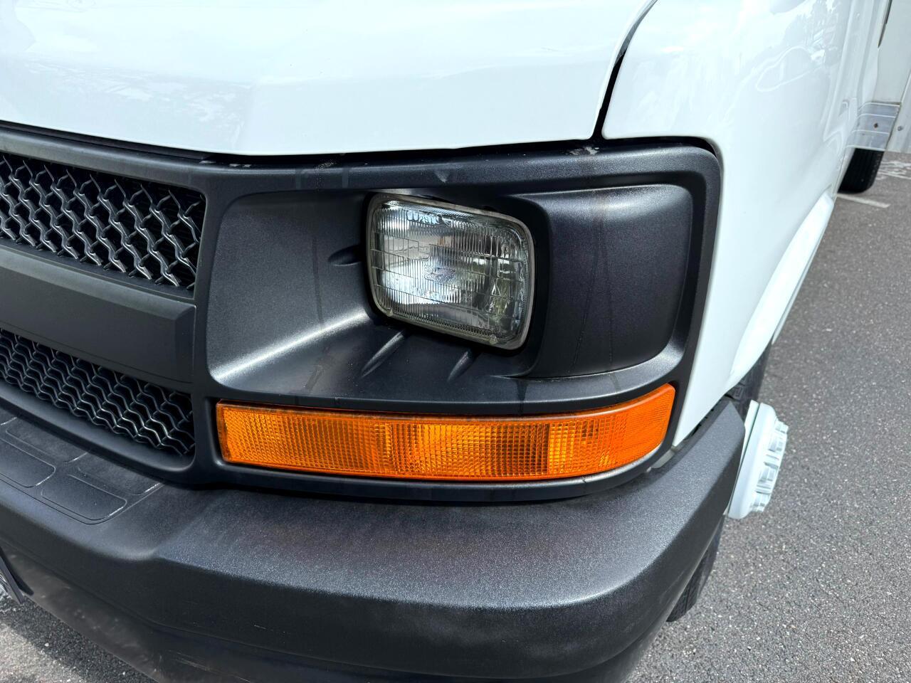 Chevrolet Express Commercial Cutaway - Thumbnail 9