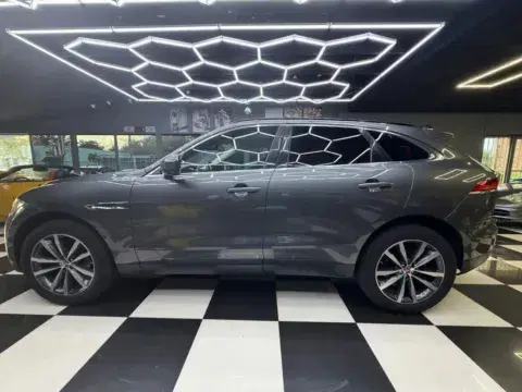 Jaguar F-Pace 25T Prestige Sport Utility 4D - Thumbnail 3