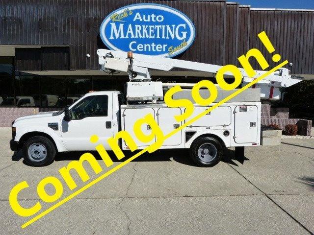 Ford Super Duty F-350 DRW Cab-Chassis 5.4L V8 GAS*REG CAB*2WD*35' WORKING/30' PLATFORM "ALTEC"  - View 1
