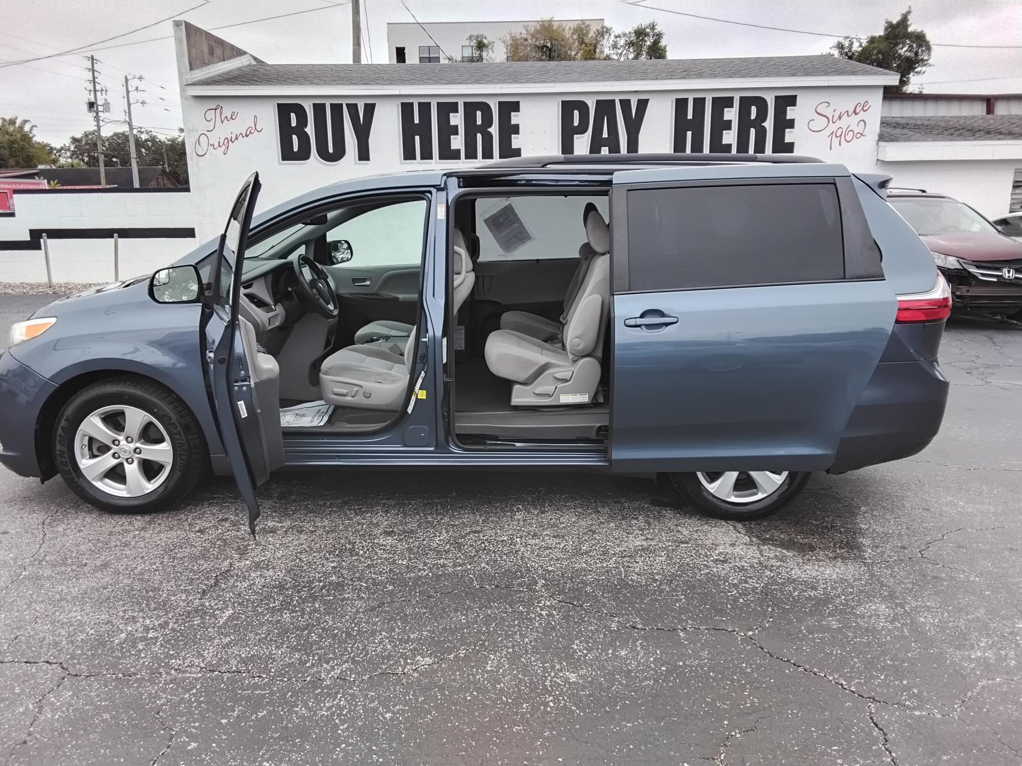 Toyota Sienna Le Fwd 8-Passenger V6 - View 1