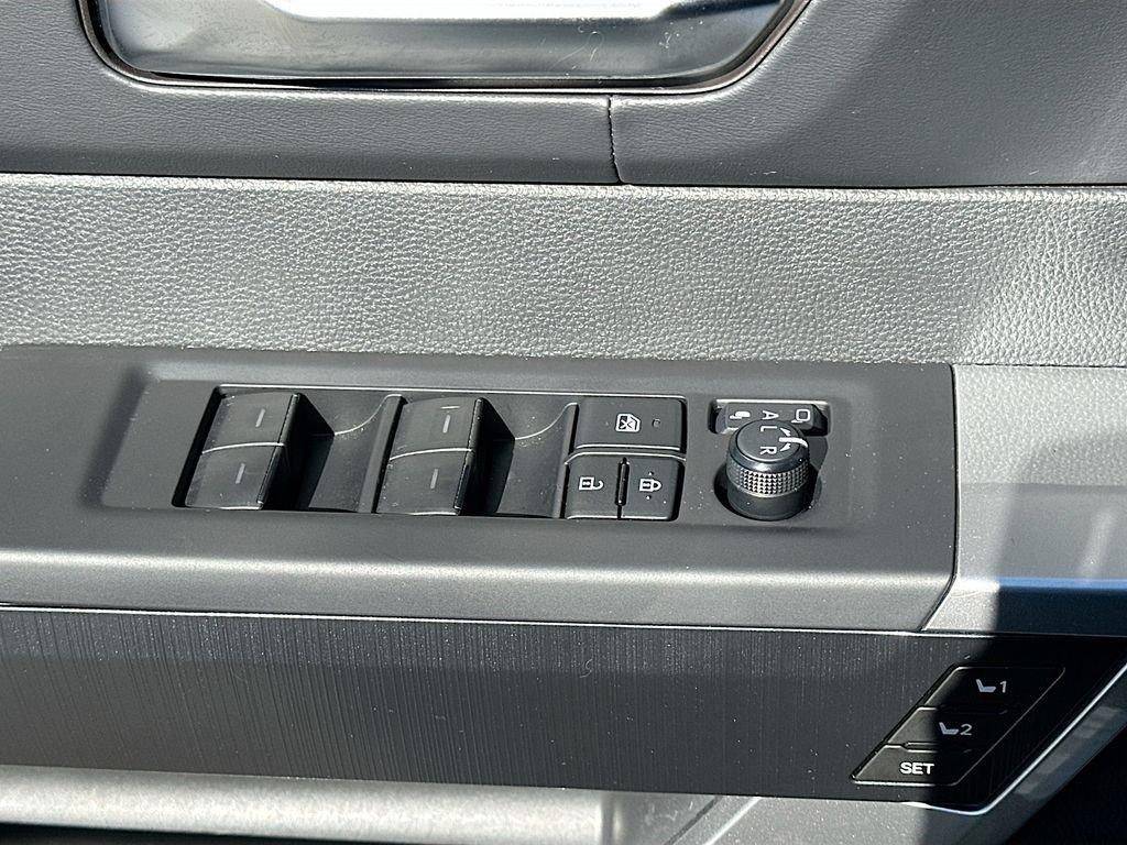 Toyota Sequoia Platinum - Thumbnail 19