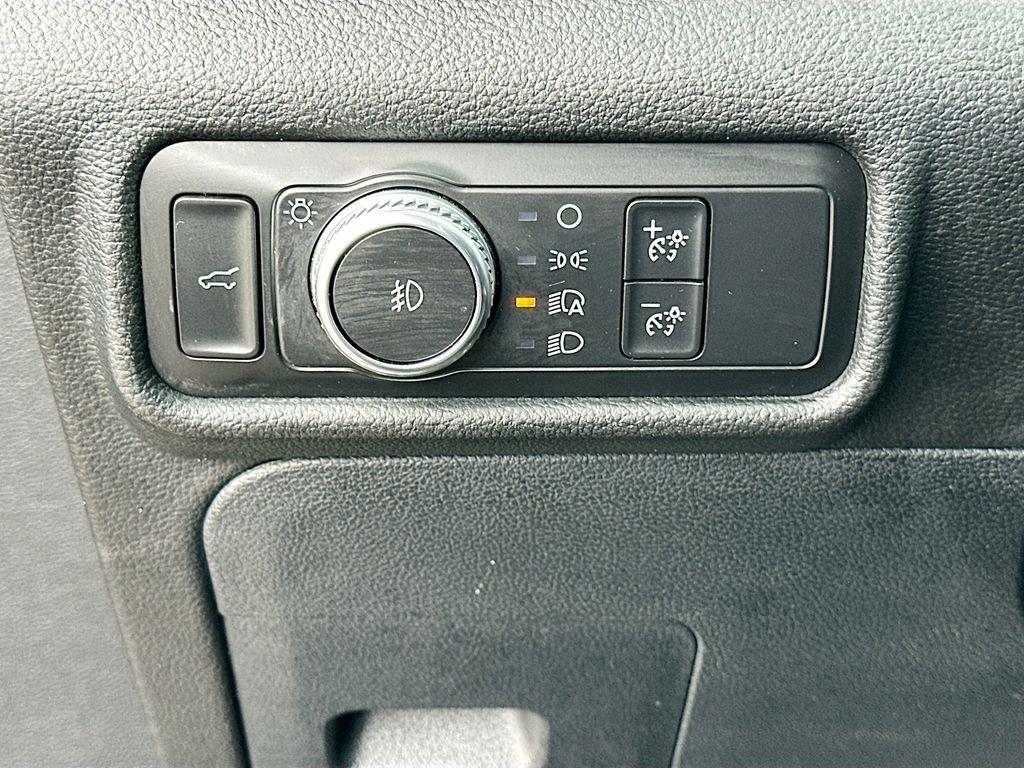 Ford Explorer Limited - Thumbnail 11