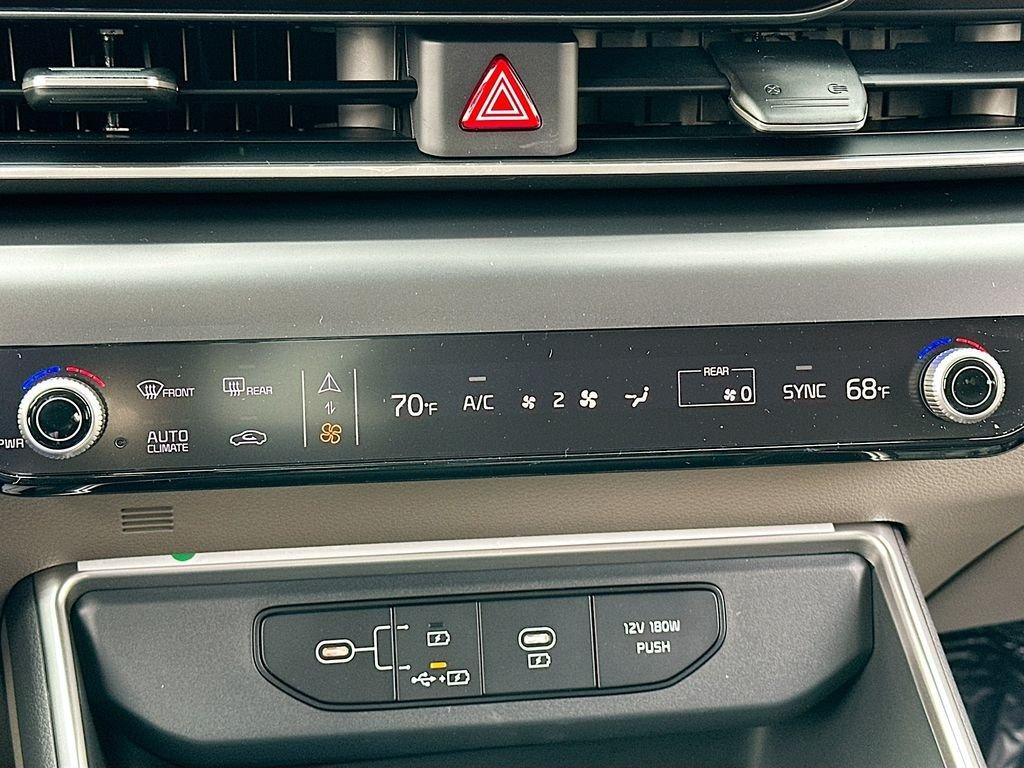 Kia Carnival Mpv Lxs - Thumbnail 17