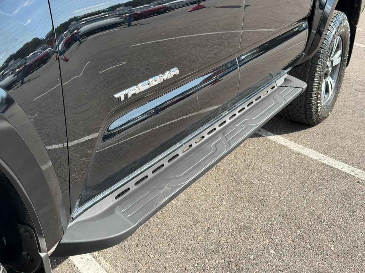 Toyota Tacoma - Thumbnail 9