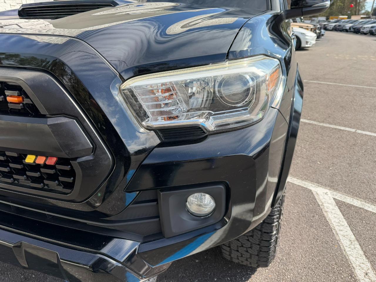 Toyota Tacoma - Thumbnail 5