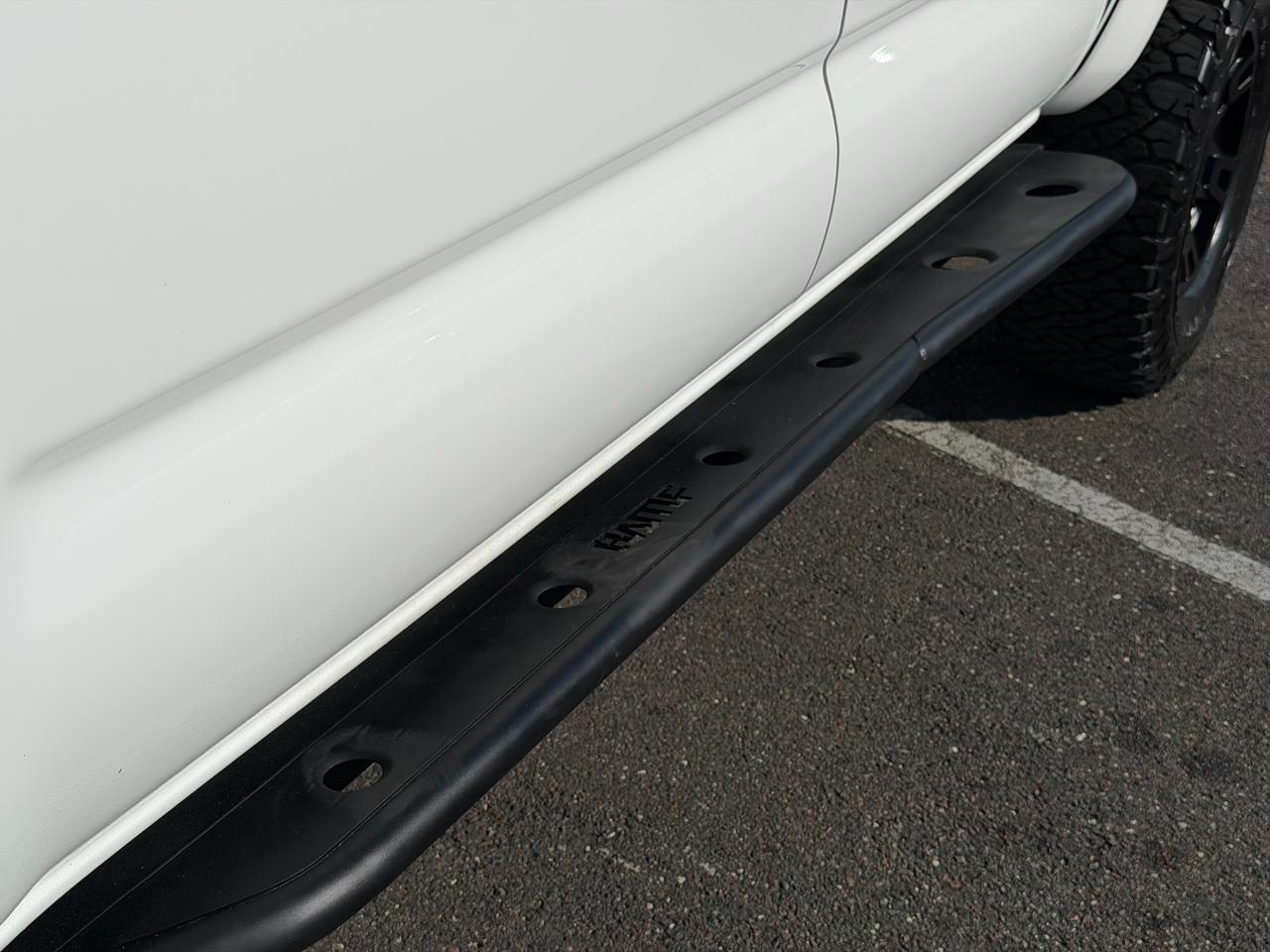 Toyota Tacoma - Thumbnail 12