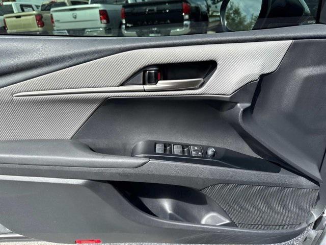 Toyota Camry Se Awd - Thumbnail 5